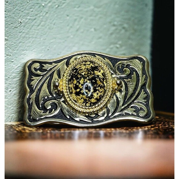 1970s belt buckle gold leaf under convex glass set in goldtone filigree - Picture 1 of 5